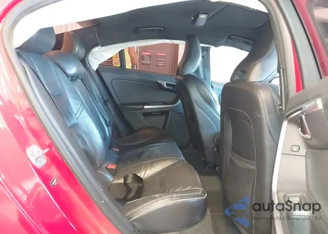 2016 Volvo S60 T5 R-Design Special Edition из США, поврежденный, VIN YV126MFP5G2394171